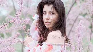 Helena (34): Můj klidný život naboural cizí muž. Místo vaření večeře se oddávám radovánkám s řidičem autobusu