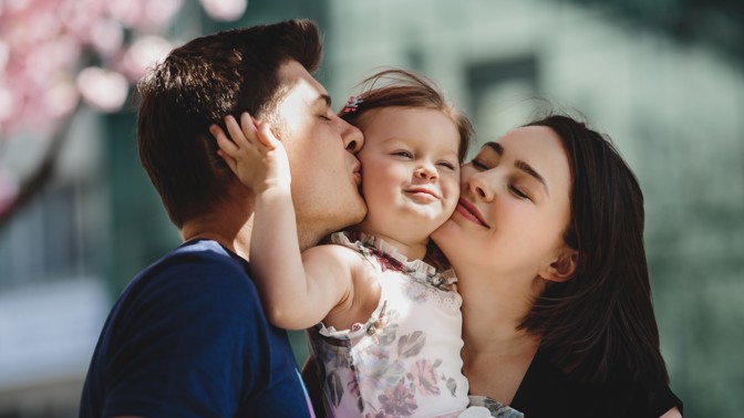 Byli na vás rodiče přísní, a proto svoje dítě až rozmazlujete? Psycholožka Samsonová radí, na co si dát pozor