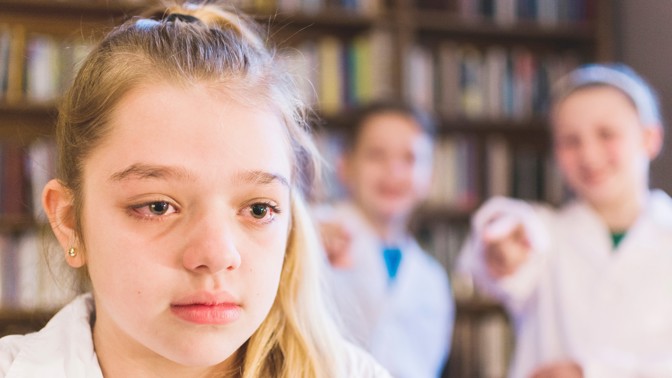 Jak poznáte, že vaše dítě někdo šikanuje? Psychoterapeutka radí, čeho si všímat