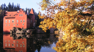 Červená Lhota je prý červená kvůli krvi.