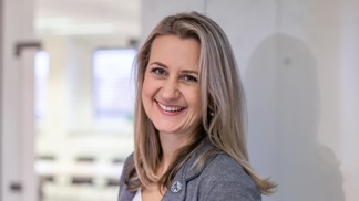 PORADNA: Ráda bych napravila vztah se sestrou, která mi v dětství záviděla. Rozhodne první krok, radí koučka