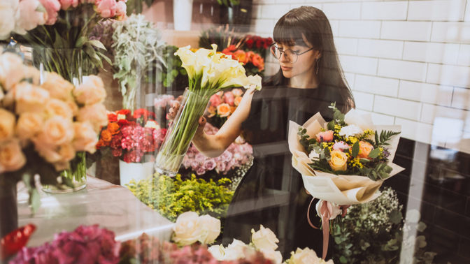 Tereza (33): Tvrdil, že je vdovec, a kupoval u mě kytky na hrob své ženy. Využil mne hrozným způsobem