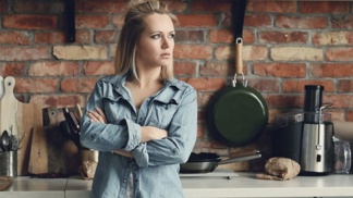 Klára (31): Našla jsem si po mateřské velmi dobře placenou práci. Manžel žárlí a úspěch mi nepřeje