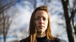 Anna (22): Zapomněla jsem na kulaté narozeniny své matky, od té doby se mnou nemluví