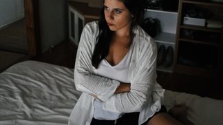 Nina (34): Mladší sestra se bude vdávat dřív než já. Řekla jsem jí hrozné věci, teď na svatbu nesmím