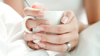 Ruce jako ze sametu: Jak na suchou popraskanou pokožku a záděry