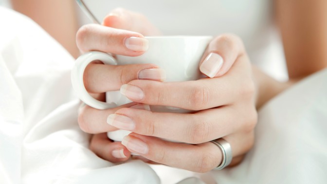 Ruce jako ze sametu: Jak na suchou popraskanou pokožku a záděry