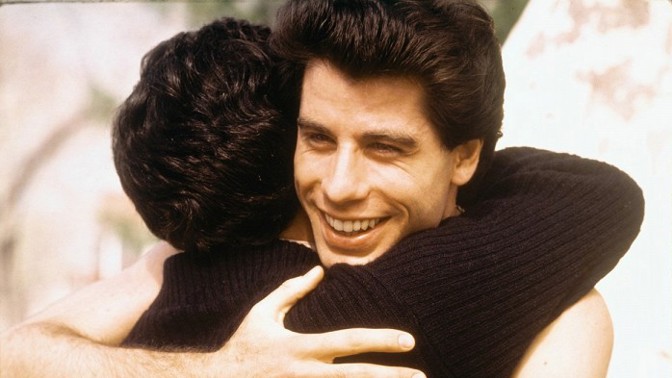 Zákulisí Horečky sobotní noci: Johnu Travoltovi zemřela během natáčení přítelkyně, jeho oblek vydělal tisíce