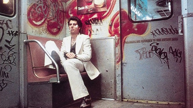 43 let od premiéry Horečky sobotní noci: Jak se změnili Travolta a další hrdinové a čím vším si prošli