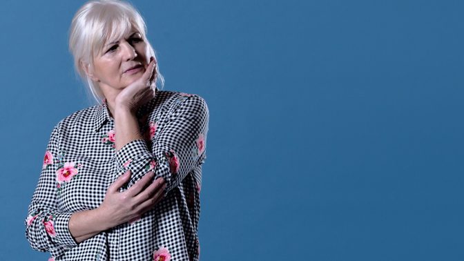 Olga (56): Stydím se za manžela. Přišla jsem na to, že udával sousedy a známé. Nikdo nás nemá rád