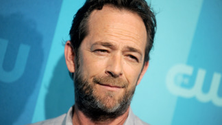 Předčasně zesnulá hvězda Beverly Hills 90210 Luke Perry: Pohřbili ho v eko oděvu, z jeho syna je úspěšný zápasník