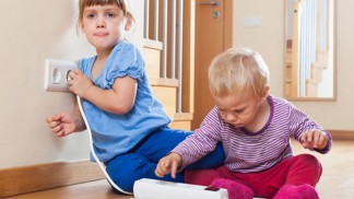 Myslíte, že jsou děti doma v bezpečí? Nástrahy číhají tam, kde by vás to ani ve snu nenapadlo