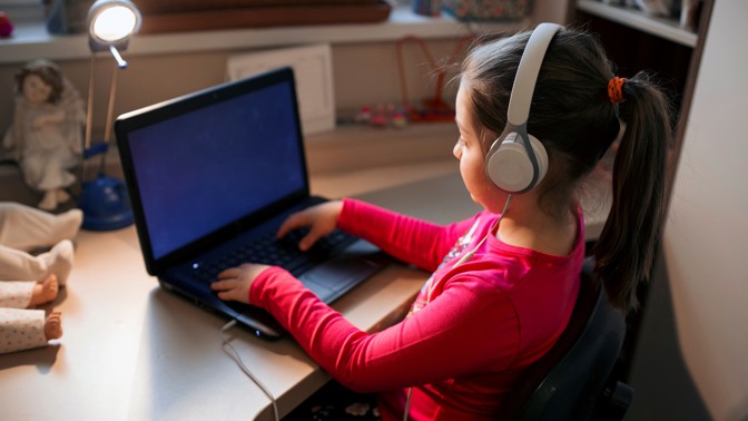 Jak dětem vysvětlit vše kolem koronaviru? Hlavně v klidu, upozorňuje psychoterapeutka a nabízí pár dalších tipů