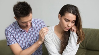 Klára (31): Dělal, že je bohatý, ale přitom si na všechno bral půjčky. Teď chce, abych mu to pomohla řešit