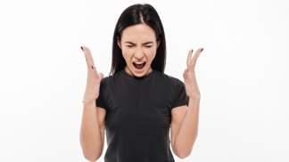 Irena (26): Přítel mi říká, že mě miluje, klidně stokrát za den. Začíná mi to lézt na nervy