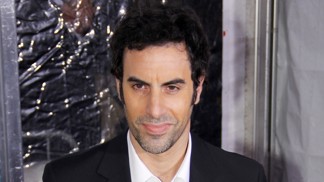 Sacha Baron Cohen slaví 49. narozeniny, a to ve velkém stylu: Borat je zpět, tentokrát však plný tajemství