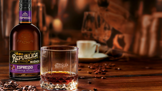 Božkov slaví 100 let: Připijte si spolu s ním stylovými novinkami!