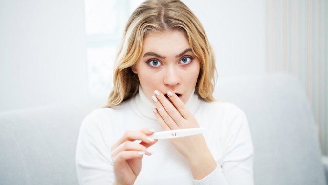 žena, těhotenský test