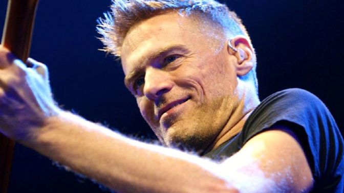 Bryan Adams slaví 61: Na školu se vykašlal v patnácti, myl nádobí a prodával ve zverimexu