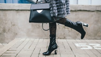 Nejvyšší čas vyšlápnout si v kozačkách: Letos frčí jezdecké holínky a mušketýrky