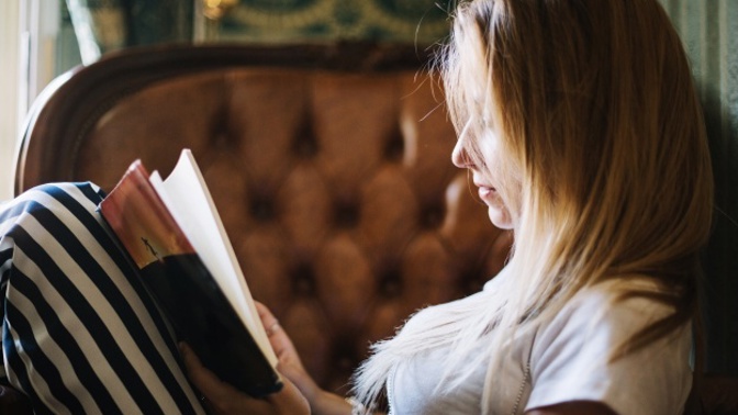 Radka (19): Kamarádce zemřela babička, kterou jsem také milovala. Po smrti mi dala znamení