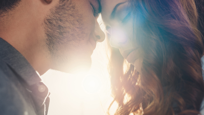 Scénář na lásku: Tip na vtipnou knížku o Noře a pekelně  přitažlivém herci