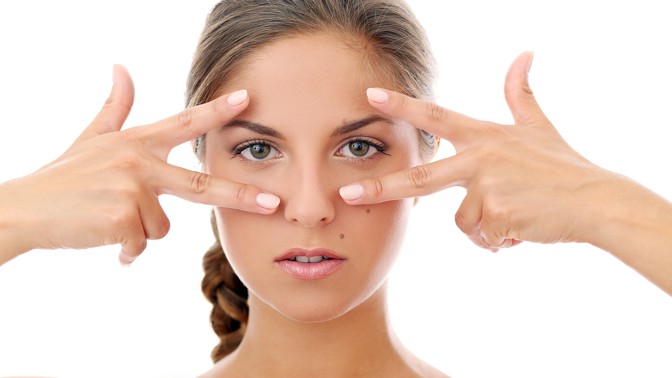 Už žádá opuchlá víčka: Většinou stačí jen to, co najdete doma ve spíži