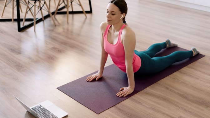 Odborník na pohybové ústrojí doporučuje: Nezapomínejte se při práci u počítače hýbat