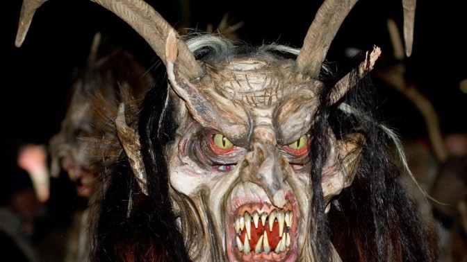 Krampus: Nejděsivější čert na světě, který požírá zlobivé děti. Jejich průvody jsou plné násilí