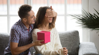 Dárky podle horoskopu: Od koho můžete čekat drahý luxus a kdo na vás zapomene?