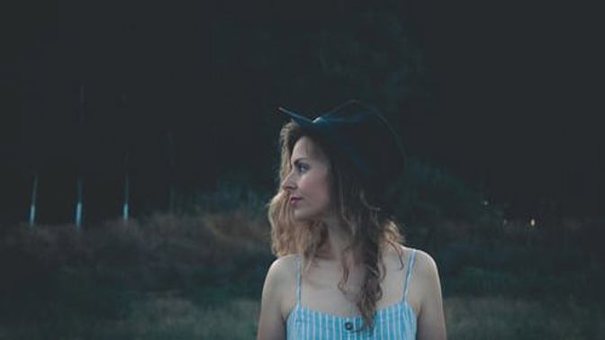 Klára (24): Součástí mého života se stal stín, který chodí stále se mnou. Divné je, že se ho vůbec nebojím