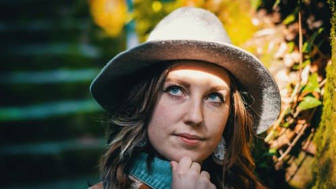 Valérie (47): S kamarádkou jsme přespaly ve staré hájovně. Co jsme se dozvěděly druhý den, nás šokovalo