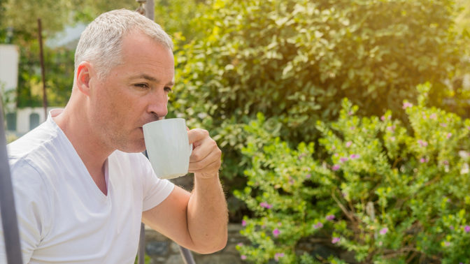 Zdeněk (51): Mám slabost pro plačící ženy. Když vzlykala za plotem sousedka, musel jsem za ní