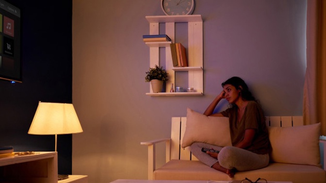 Natálie (25): Přítel vyměnil naše večery za online pivo. Může za to nouzový stav. Jsem stále sama