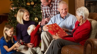 Vánoční dárky pro prarodiče: Čím vykouzlíte babičce a dědečkovi úsměv na rtech?