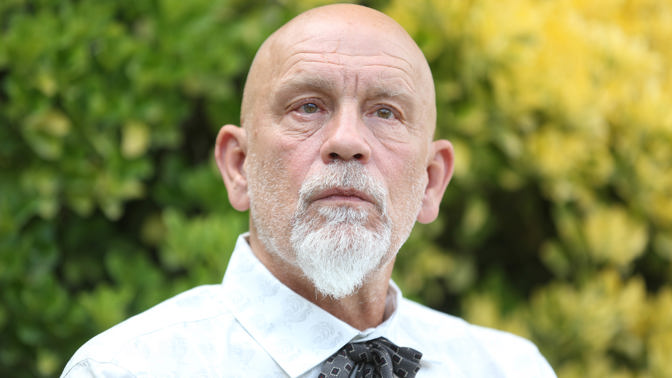 Oslavenec John Malkovich: Na plátně muž mnoha tváří. V soukromí hrdina, který zachraňuje životy