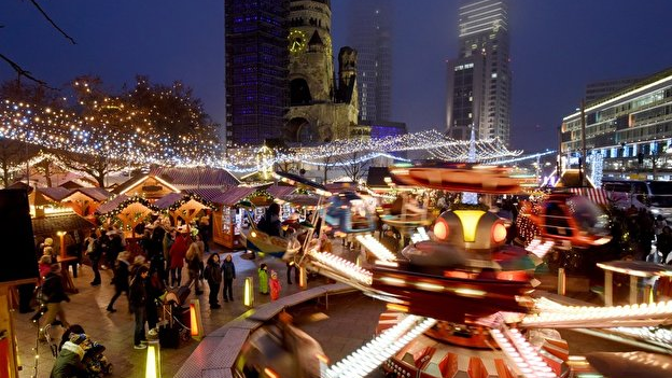 Evropské metropole plánují virtuální vánoční trhy. Tradičně křesťanské Polsko se bez nich bude muset obejít úplně