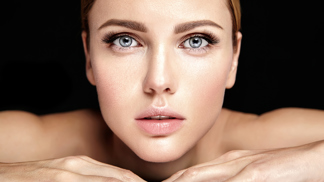 Kdo má ďolíčky ve tváři a kdo trpí na studené nohy? Fascinující charakteristiky znamení zvěrokruhu