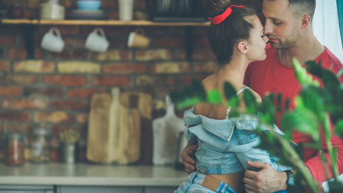 Petra (23): Dělali jsme s přítelem mojí mámy vaječňák, nečekaně se to zvrtlo. Teď se stydím