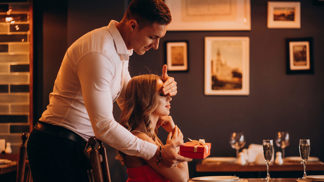 Roman (34): Místo šperku jsem dal partnerce klíče od bytu. S takovou reakcí jsem nepočítal