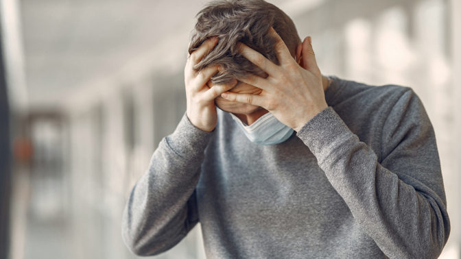 Aleš (42): Manželka má panickou hrůzu, že ji nakazím. Vyhýbá se mi a dělá absurdní věci