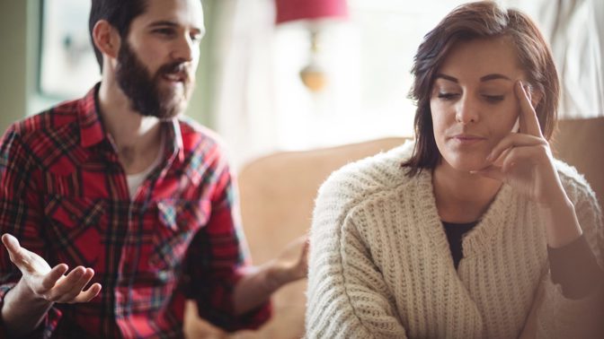 Pavel (45): Nesnáším Vánoce. Tchyně je u nás, manželka z ní šílí a do konce roku není klid