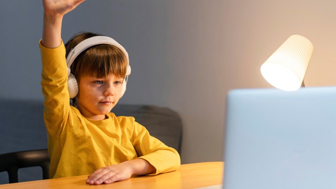 Online výuka není jednoduchá, říká psychoterapeutka. Na co by si rodiče měli dát pozor?