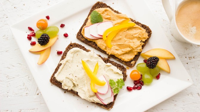 Rychlá studená večeře: Jak na nejchutnější pomazánky ze sýra a tvarohu