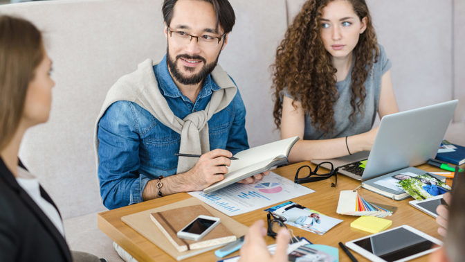 Míša (27): Bývalý přítel, se kterým pracuji, se zamiloval do nové kolegyně. Každý den trpím