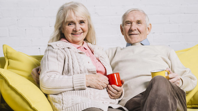 Naďa (66): Měla jsem už po krk samoty, tak jsem pozvala souseda na kávu. Dopadlo to nečekaně