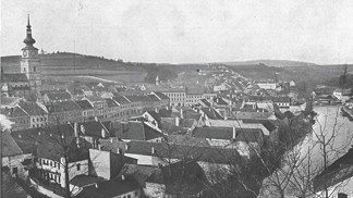 Pohled na město Třebíč z Hrádku kolem roku 1906.