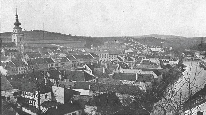 Pohled na město Třebíč z Hrádku kolem roku 1906.