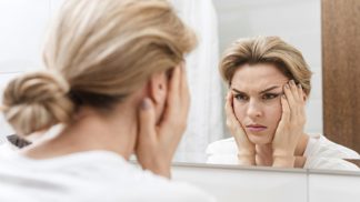 Tereza (31): Manžel vysadil záchodové dveře. Myslí, že mám milence a hlídá každý můj krok