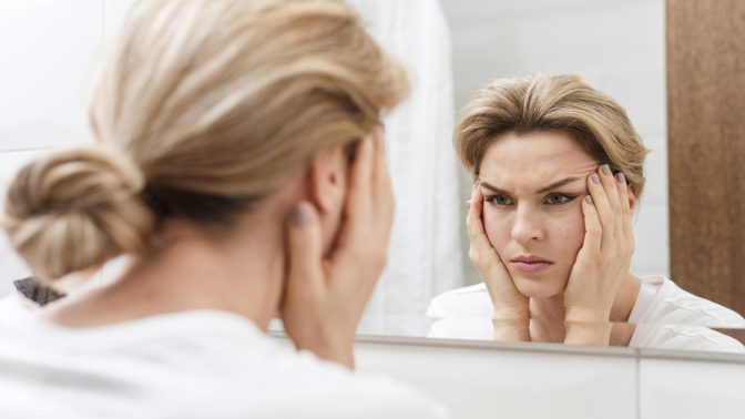 Tereza (31): Manžel vysadil záchodové dveře. Myslí, že mám milence a hlídá každý můj krok